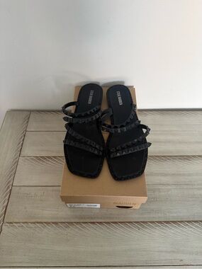 New in box Steve Madden sandals